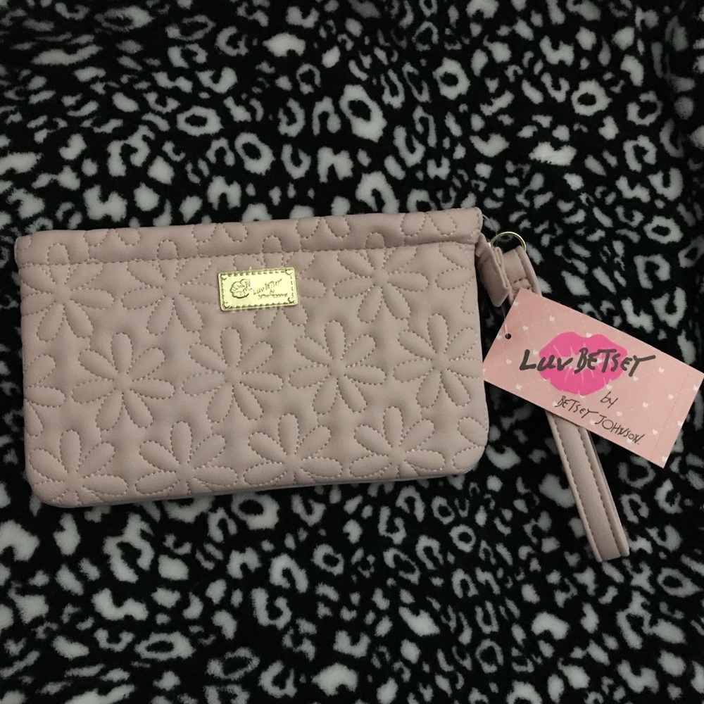 🌸Betsey Johnson Wristlet - Picture 2 of 10